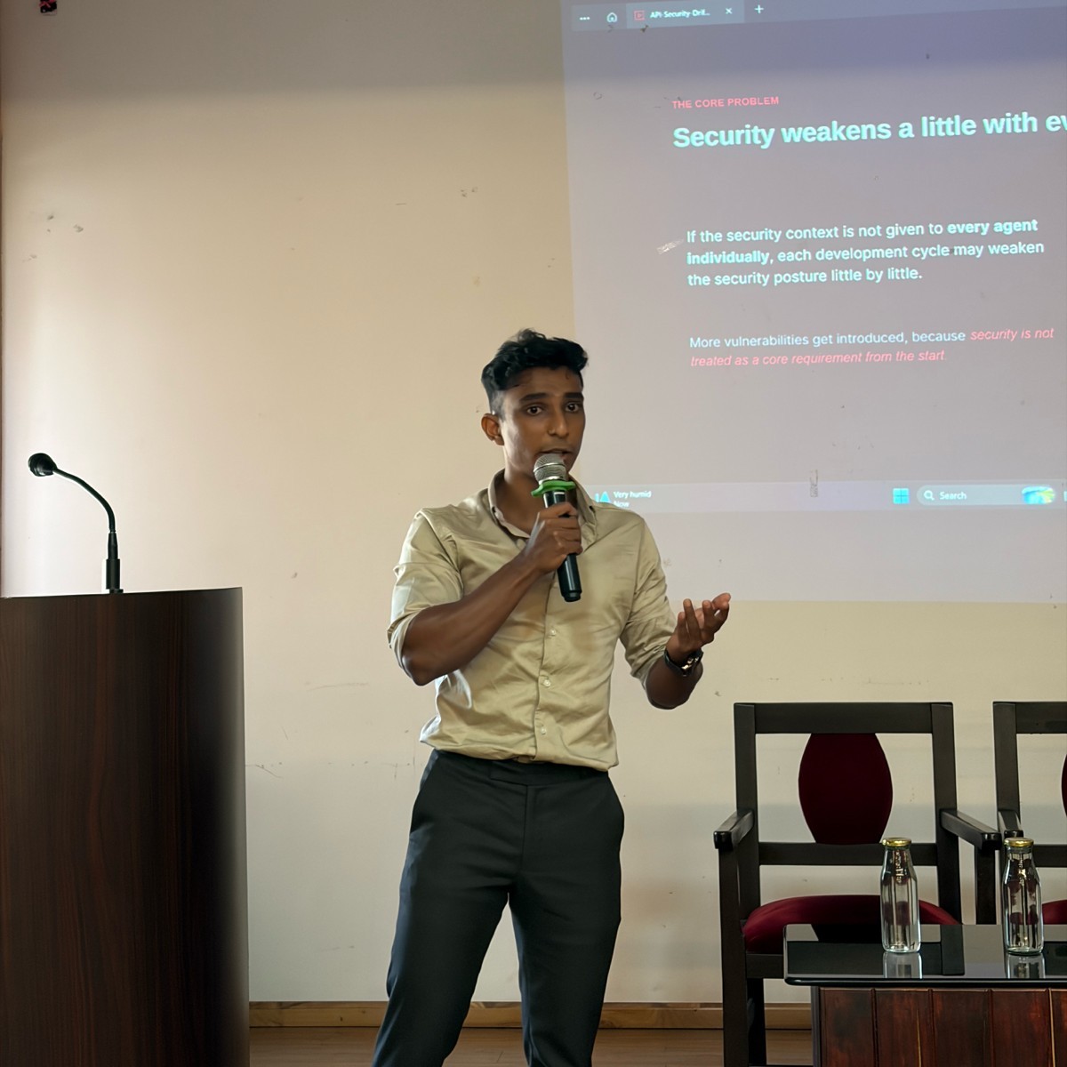 Fahad Faisal receiving a certificate of appreciation at the ISRA chapter meetup in Kochi